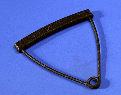 Držadlo pro kladivo prohnuté - šířka 110mm, certifikace IAAF UW-110-P